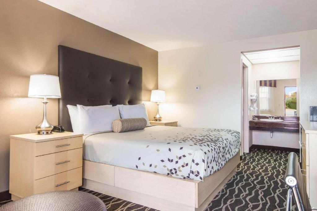 Americas Best Value Inn Alliance Extérieur photo